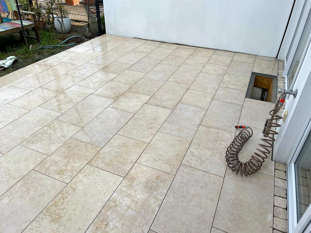 Kanfana Naturstein-Terrasse