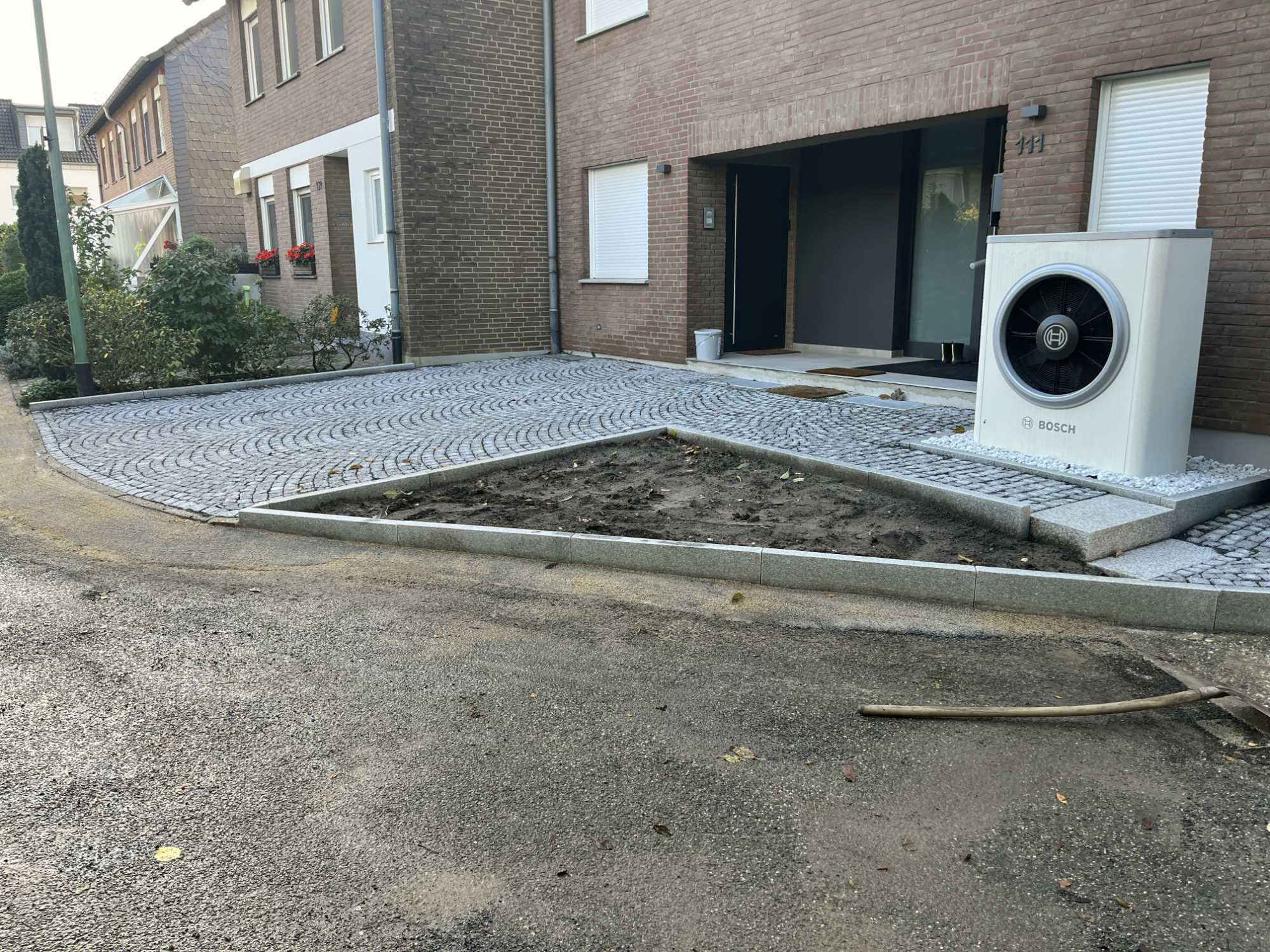 Granit Hellgrau Kleinpflaster 6_8 in Segmentbögen