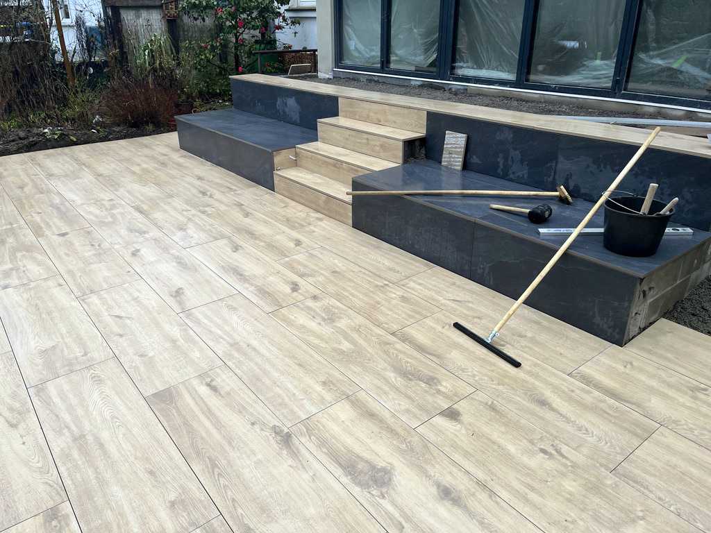 Keramik Terrasse auf 2 Ebenen und Farben