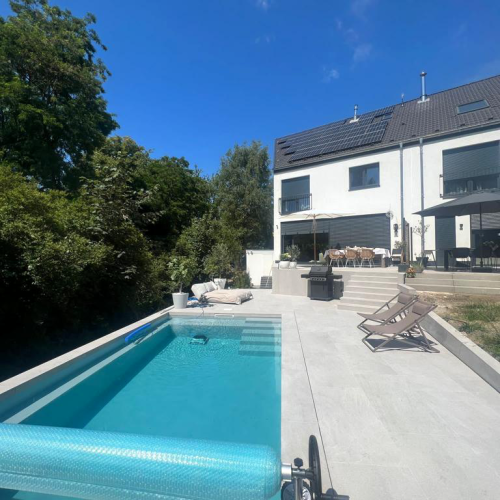 Gemauerter Folien-Pool grau 6x3x1,5, Keramikterrasse 120/60/2 in Einkornbeton verlegt